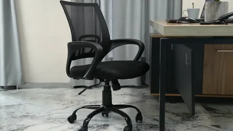 تصویر 2 از صندلی اداری با جا پایی با کیفیت مطرح و شرایط استثنایی